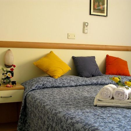 Hotel Sorriso Cattolica Exterior foto