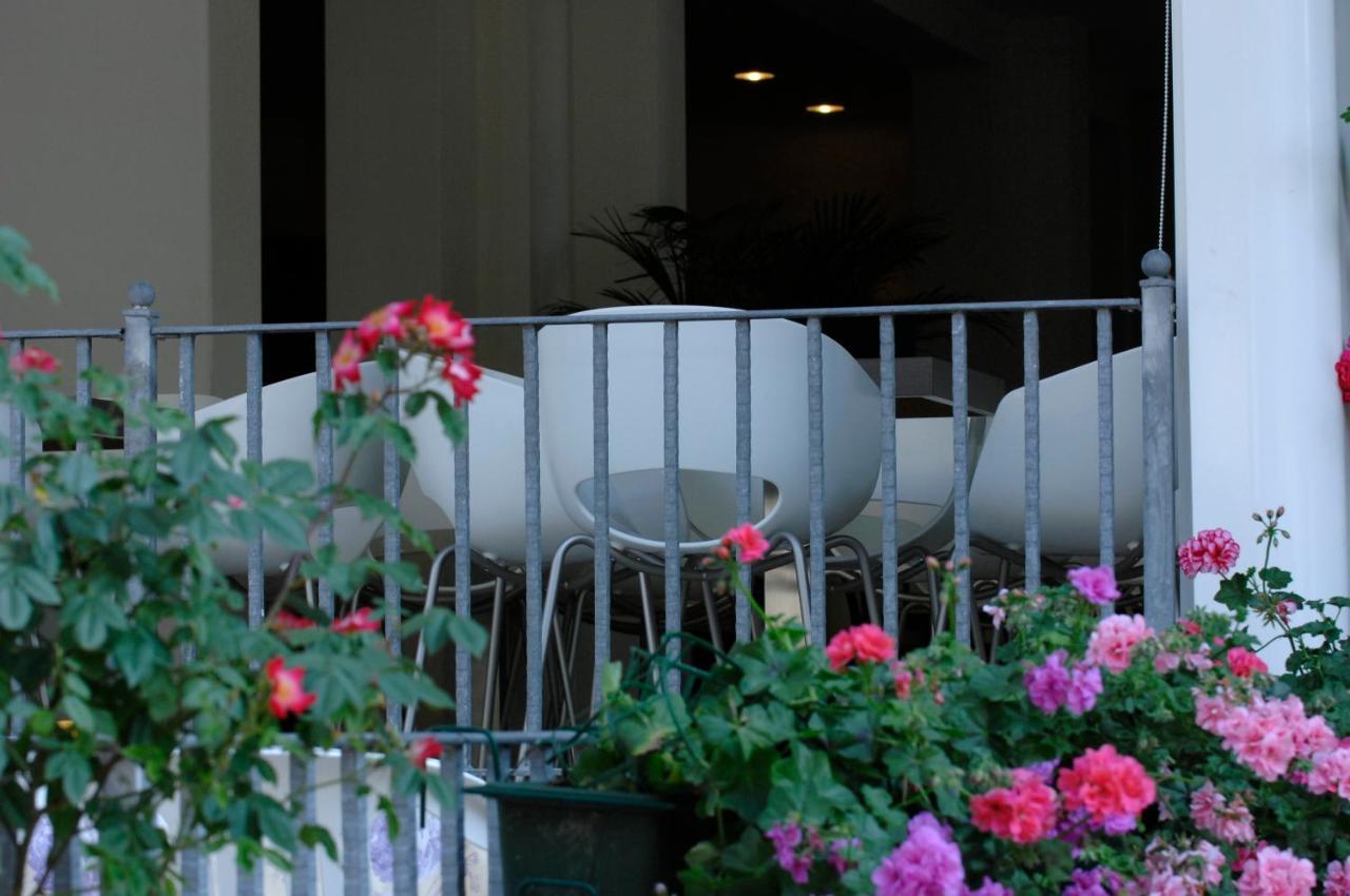 Hotel Sorriso Cattolica Exterior foto