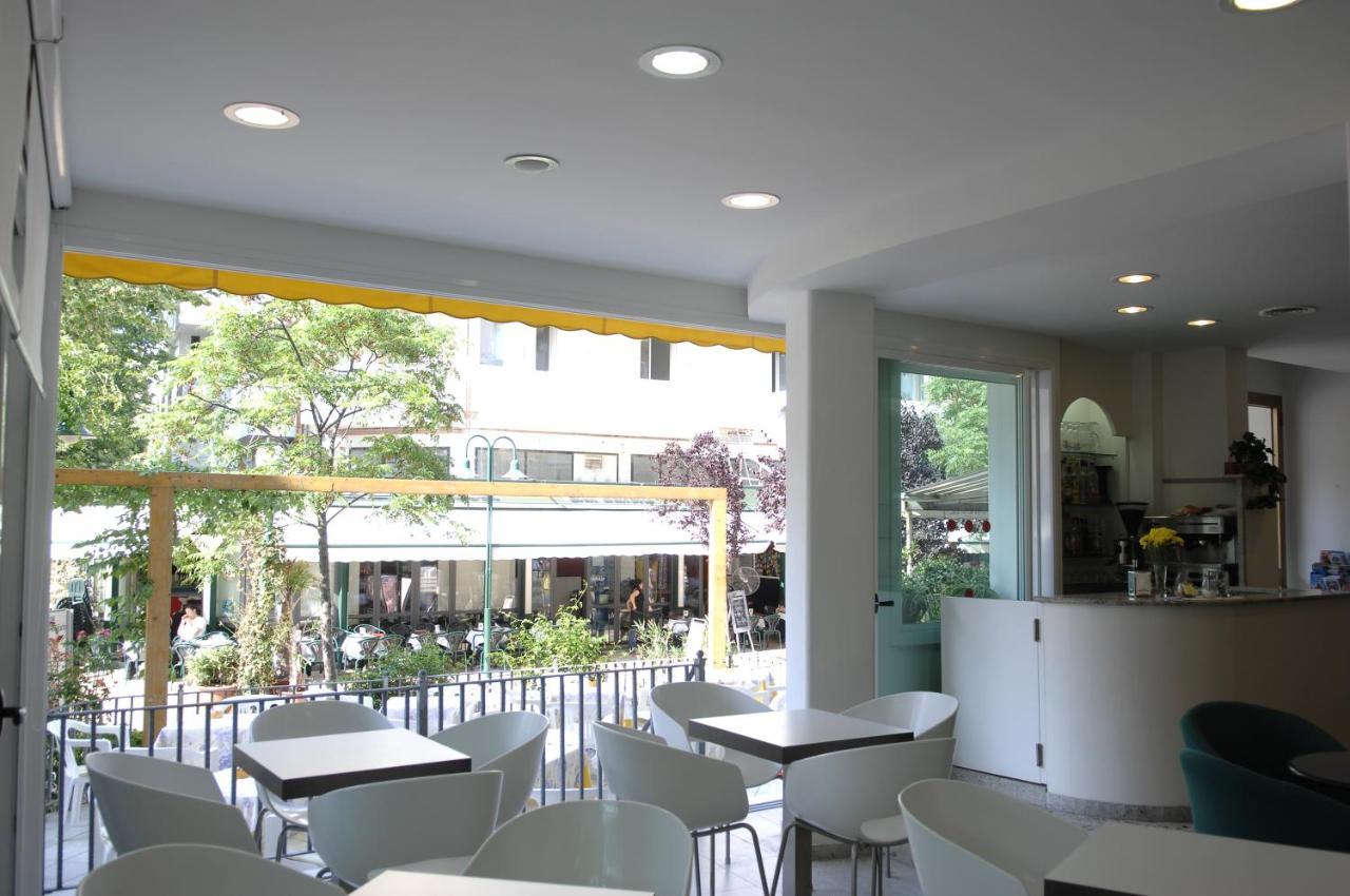 Hotel Sorriso Cattolica Exterior foto