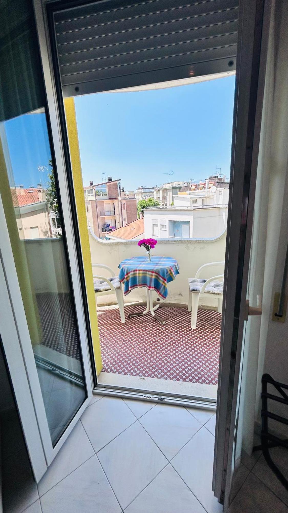 Hotel Sorriso Cattolica Exterior foto
