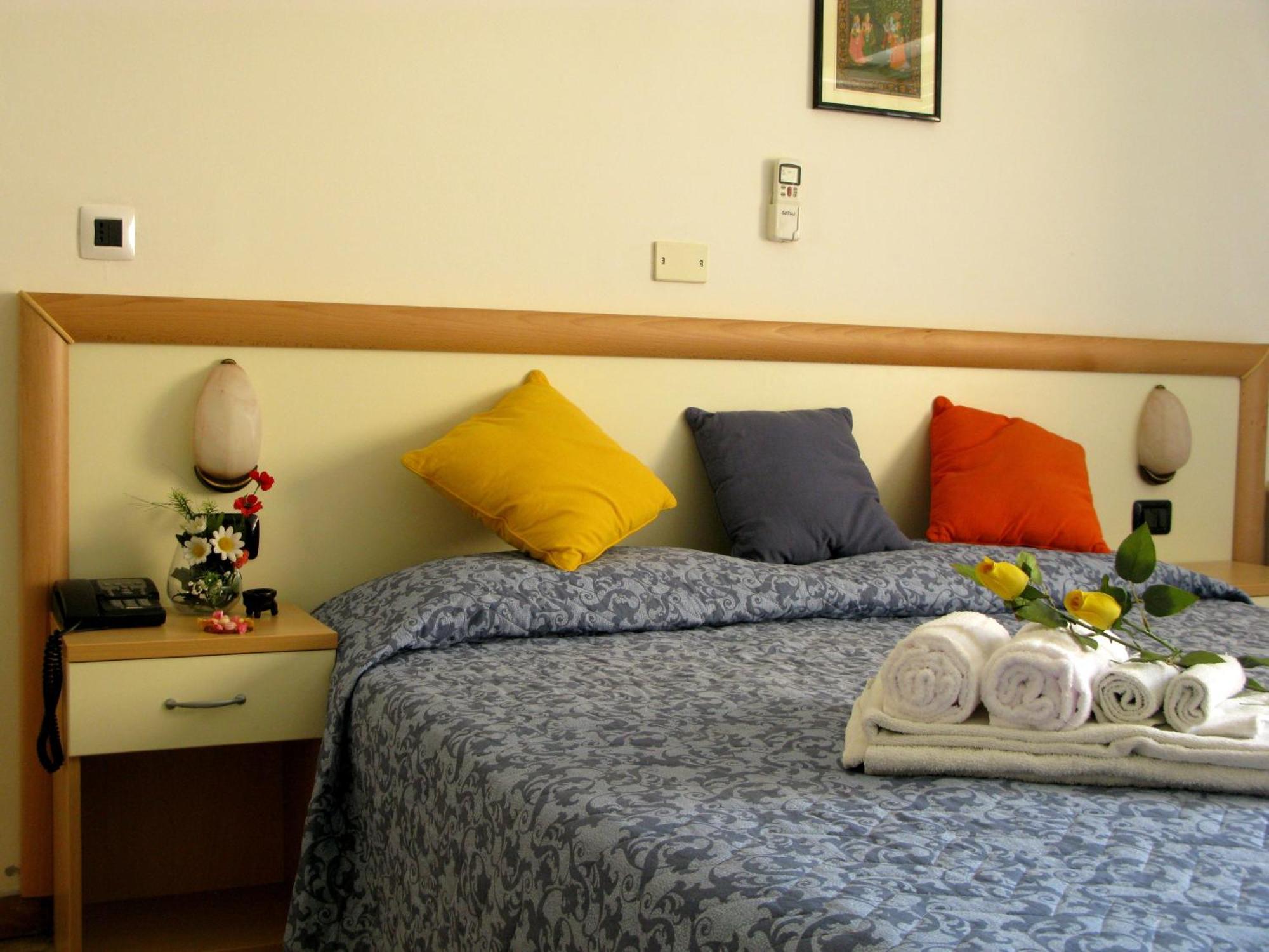 Hotel Sorriso Cattolica Exterior foto